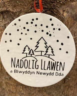 Addurn Nadolig Llawen